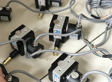 �x��ֱ��λ�Ƃ�����ע����헣�